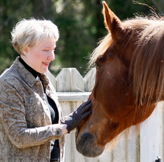 LUENTO: ”Hevosen rauhoittavat signaalit ja ruokapalkinnolla kouluttamisen taito”